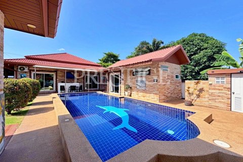 House in Pattaya, Thailand 6 bedrooms № 202030 - photo 2