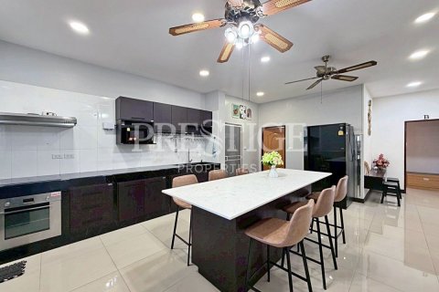 House in Pattaya, Thailand 6 bedrooms № 202030 - photo 9