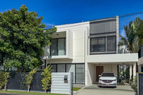 Вилла в Пхукете, Таиланд с 5 спальнями  № 147110