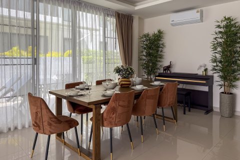 Villa in Phuket, Thailand 5 bedrooms № 147110 - photo 2