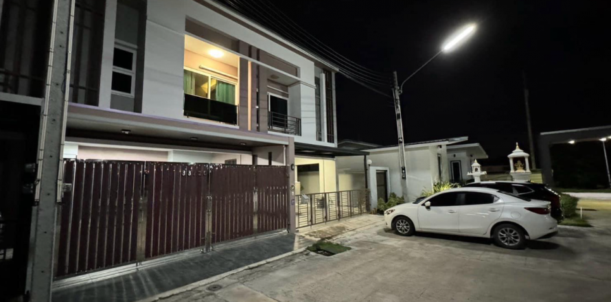 House in Pattaya, Thailand 3 bedrooms № 146011