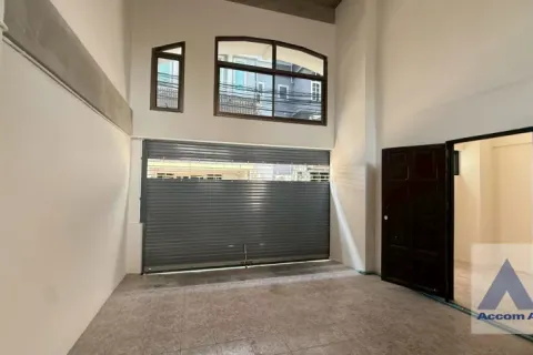 Townhouse in Watthana, Bangkok, Thailand 5 bedrooms № 214544 - photo 1