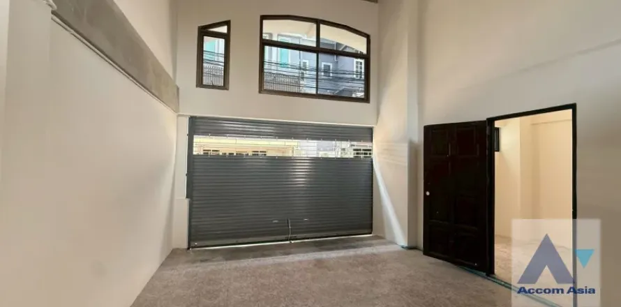 Townhouse in Watthana, Bangkok, Thailand 5 bedrooms № 214544