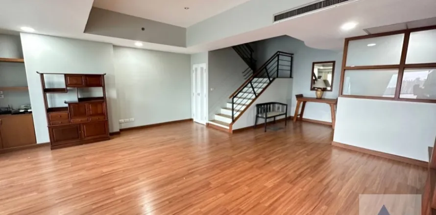 Duplex in Yan Nawa, Bangkok, Thailand 2 bedrooms № 214547
