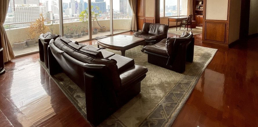 Condo à Khlong San, Bangkok, Thaïlande, 3 chambres № 164573