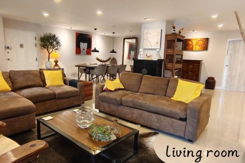 Кондоминиум с 3 спальнями в Ваттхане, Бангкок, Таиланд № 164572 - фото 4