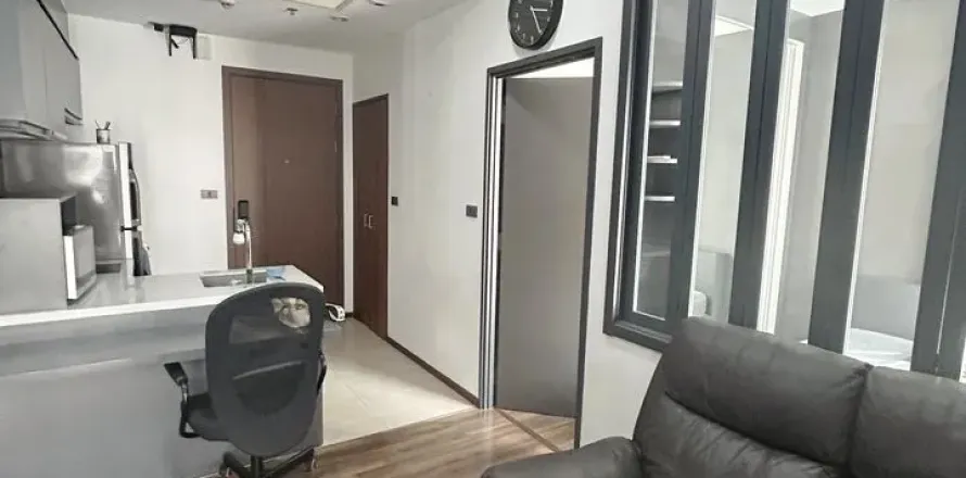 Studio in the Condo in Khlong Toei, Bangkok, Thailand  № 160910