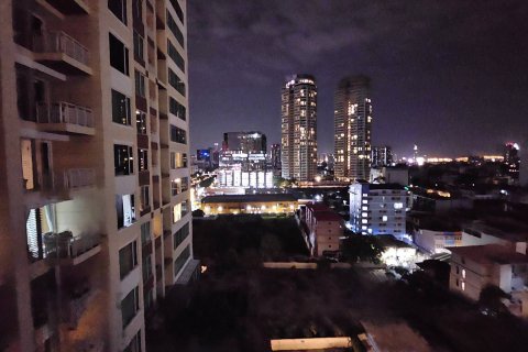 Condo in Sathon, Bangkok, Thailand, 2 bedrooms  № 138439 - photo 1