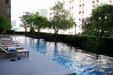 Кондоминиум с 2 спальнями в Дин Даенге, Бангкок, Таиланд № 137175 - фото 18