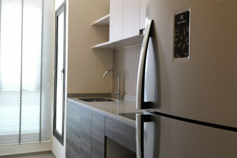 Кондоминиум с 2 спальнями в Дин Даенге, Бангкок, Таиланд № 137175 - фото 8