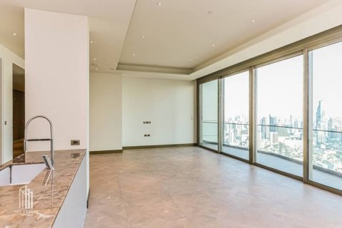 Condo in Khlong San, Bangkok, Thailand, 3 bedrooms  № 134097 - photo 1