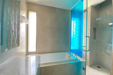 Condo in Khlong San, Bangkok, Thailand, 3 bedrooms  № 134097 - photo 11