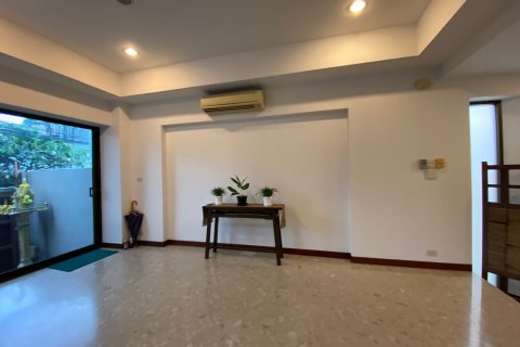 Villa in Phra Khanong, Bangkok, Thailand 4 bedrooms № 134096 - photo 8
