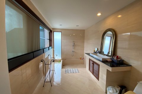 Villa in Phra Khanong, Bangkok, Thailand 4 bedrooms № 134096 - photo 16