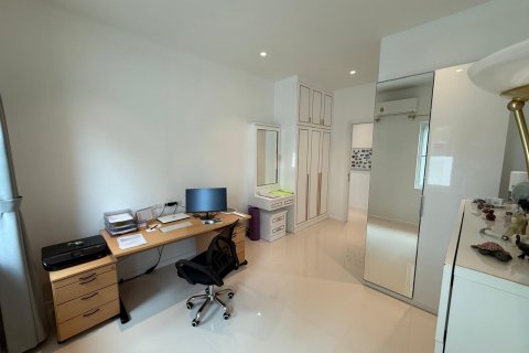 Вилла в Хуа Хине, Таиланд с 3 спальнями № 138890 - фото 30