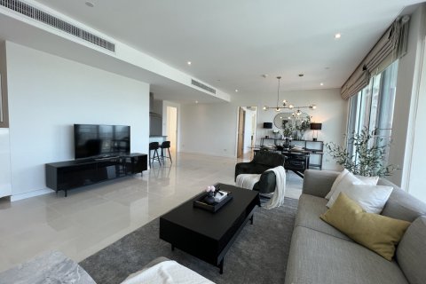 Condo in Bangkok, Thailand, 3 bedrooms № 181258 - photo 3