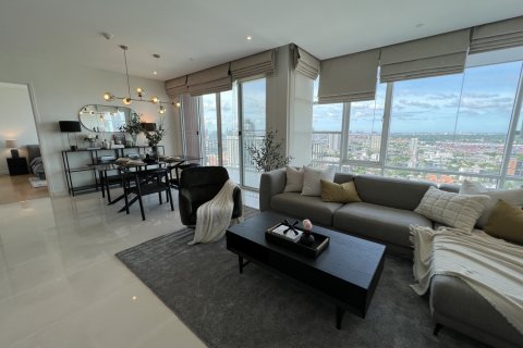 Condo in Bangkok, Thailand, 3 bedrooms № 181258