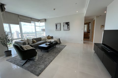 Condo in Bangkok, Thailand, 3 bedrooms № 181258 - photo 11