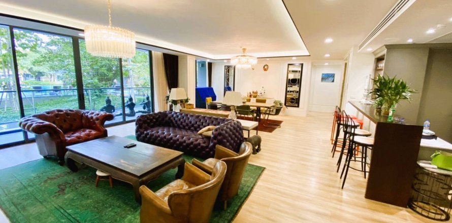 Condo in Bangkok, Thailand, 4 bedrooms № 181257