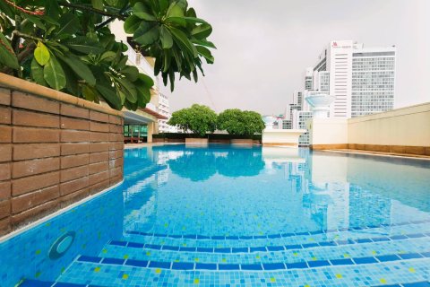 Condo in Bangkok, Thailand, 3 bedrooms  № 181255 - photo 11