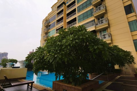 Condo in Bangkok, Thailand, 3 bedrooms  № 181255 - photo 17