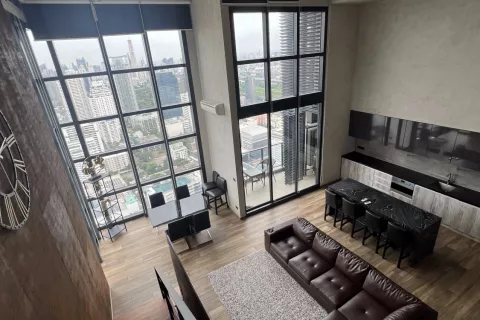 Дуплекс в Ваттхане, Бангкок, Таиланд с 2 спальнями  № 145359 - фото 2