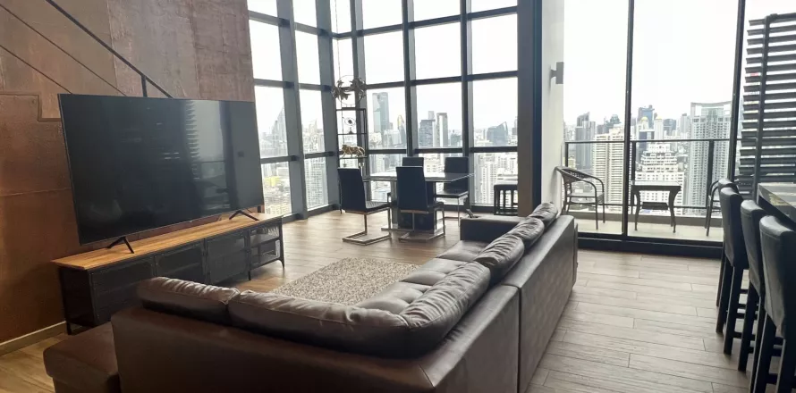 Дуплекс в Ваттхане, Бангкок, Таиланд с 2 спальнями  № 145359