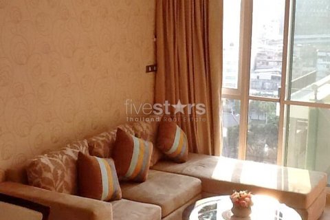 Condo in Watthana, Bangkok, Thailand, 2 bedrooms  № 141213 - photo 1