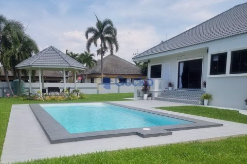 House in Pattaya, Thailand 3 bedrooms № 195958
