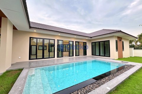 House in Pattaya, Thailand 3 bedrooms № 195959