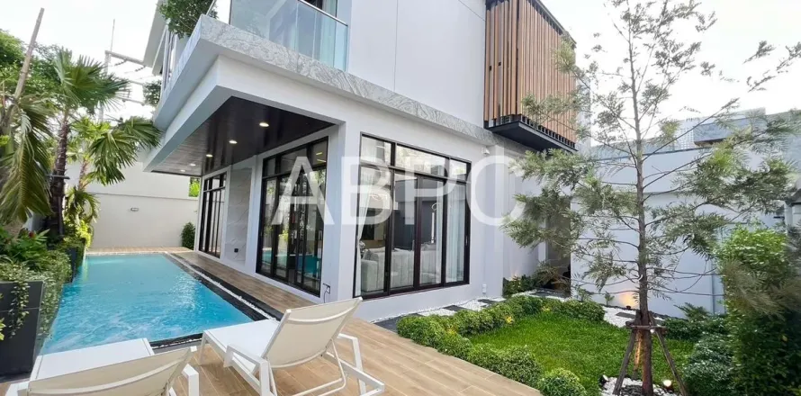 Casa de 4 dormitorios en Jomtien Beach, Pattaya, Tailandia № 211689