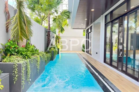 Casa de 4 dormitorios en Jomtien Beach, Pattaya, Tailandia № 211689 - foto 9
