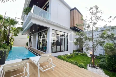 Casa de 4 dormitorios en Jomtien Beach, Pattaya, Tailandia № 211689 - foto 8