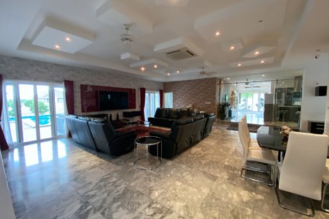 Villa in Hua Hin, Thailand 3 bedrooms № 168342 - photo 10
