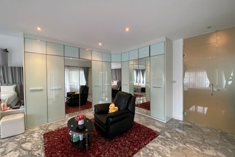 Villa in Hua Hin, Thailand 3 bedrooms № 168342 - photo 18