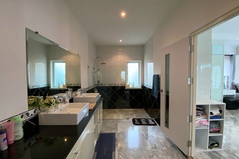 Villa in Hua Hin, Thailand 3 bedrooms № 168342 - photo 26