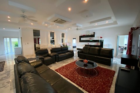 Villa in Hua Hin, Thailand 3 bedrooms № 168342 - photo 12