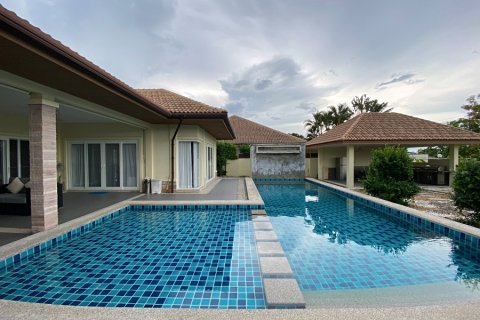 Villa in Hua Hin, Thailand 3 bedrooms № 168342 - photo 2