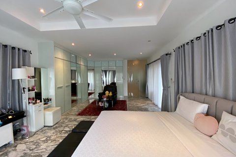 Villa in Hua Hin, Thailand 3 bedrooms № 168342 - photo 17