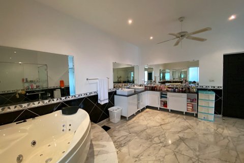 Villa in Hua Hin, Thailand 3 bedrooms № 168342 - photo 20