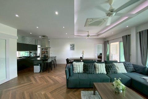 Villa in Hua Hin, Thailand 3 bedrooms № 168337 - photo 8