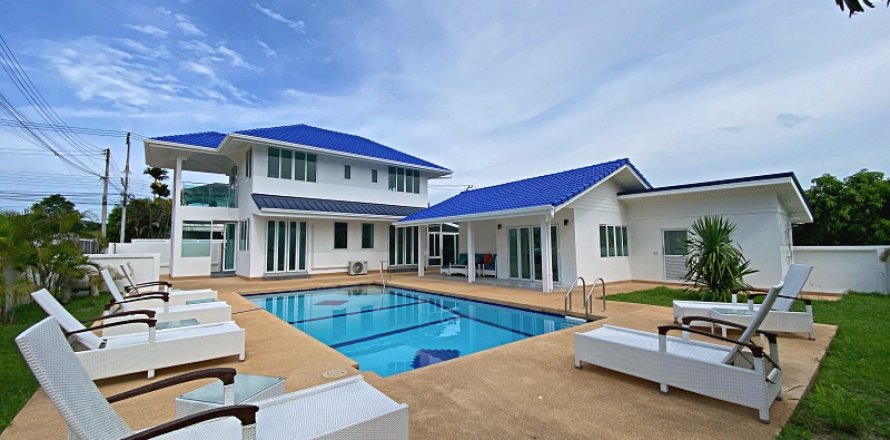 Villa in Hua Hin, Thailand 3 bedrooms № 168338