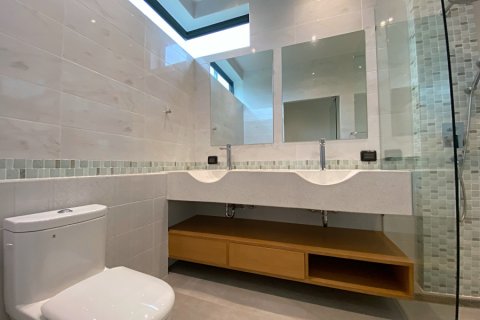 Villa in Hua Hin, Thailand 4 bedrooms № 168343 - photo 16