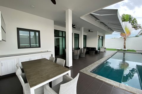 Villa in Hua Hin, Thailand 4 bedrooms № 168343 - photo 2
