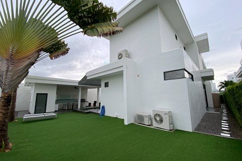 Villa in Hua Hin, Thailand 4 bedrooms № 168343 - photo 5