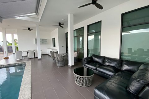 Villa in Hua Hin, Thailand 4 bedrooms № 168343 - photo 6