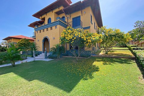Villa in Hua Hin, Thailand 4 bedrooms № 168291 - photo 9