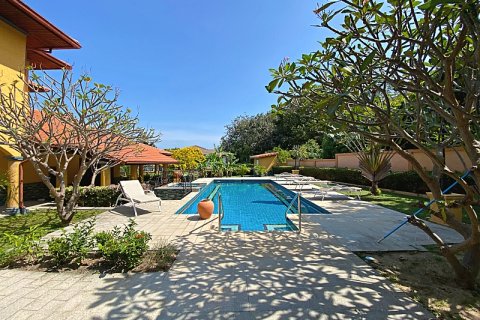 Villa in Hua Hin, Thailand 4 bedrooms № 168291 - photo 2