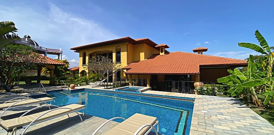 Villa in Hua Hin, Thailand 4 bedrooms № 168291