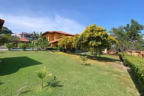 Villa in Hua Hin, Thailand 4 bedrooms № 168291 - photo 4